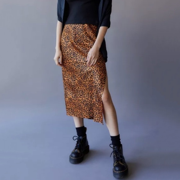 NWT Urban Outfitters Edy Satin Slip Leopard Heart Print Midi Skirt - Picture 2 of 7